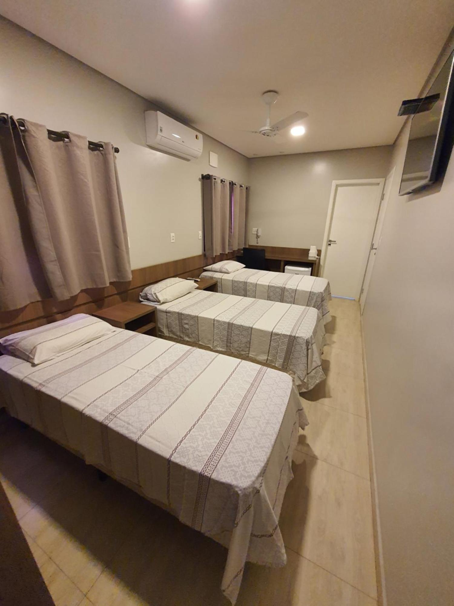 Hotel Tertulio'S Rio Claro  Rum bild